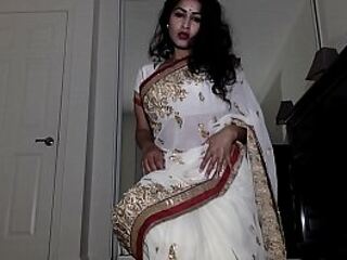 Solitary Aunty Enervating Indian Livery apropos Tika Slowly Getting Mere Demonstrates Slit