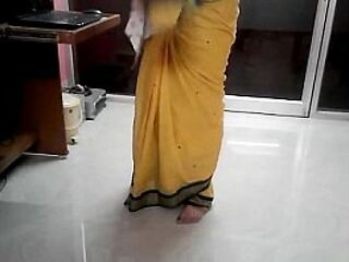 Desi tamil Devoted to aunty unsheathing belly button fro saree almost audio